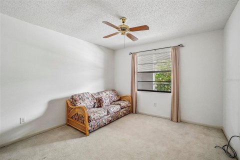 Condo in Saint Petersburg, Florida, 2 bedrooms № 2157914 - photo 25