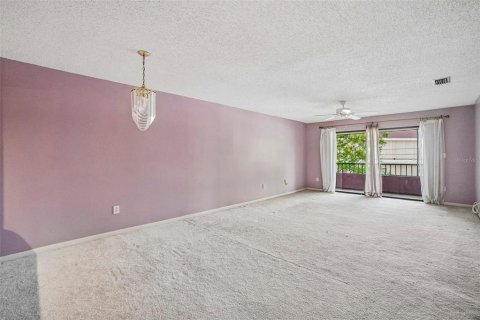 Condo in Saint Petersburg, Florida, 2 bedrooms № 2157914 - photo 10