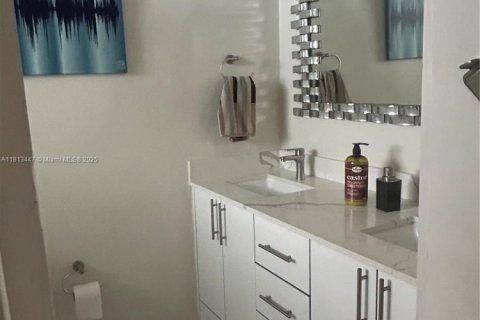 Condominio en alquiler en Miami, Florida, 2 dormitorios, 87.33 m2 № 1938255 - foto 13