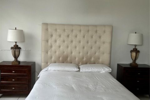 Condominio en alquiler en Miami, Florida, 2 dormitorios, 87.33 m2 № 1938255 - foto 8