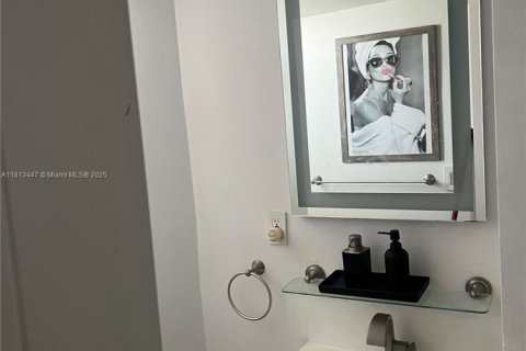 Condominio en alquiler en Miami, Florida, 2 dormitorios, 87.33 m2 № 1938255 - foto 11