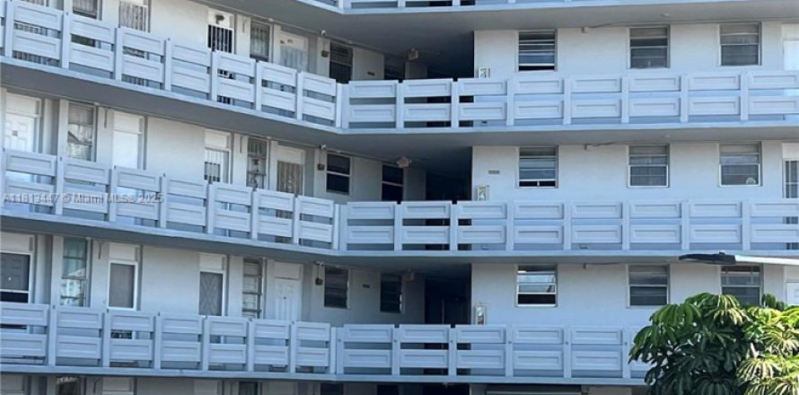 Condominio en Miami, Florida, 2 dormitorios № 1938255