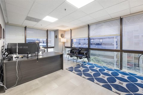Commercial property in Fort Lauderdale, Florida № 2186985 - photo 28