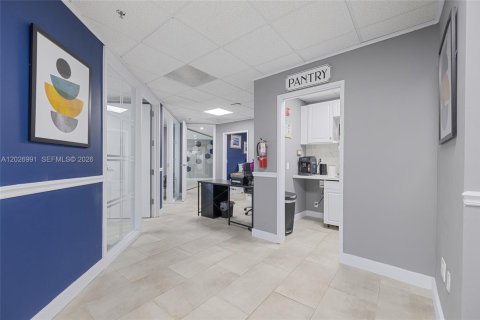 Commercial property in Fort Lauderdale, Florida № 2186985 - photo 19