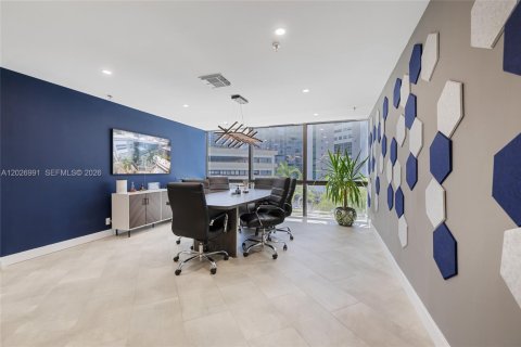 Commercial property in Fort Lauderdale, Florida № 2186985 - photo 18