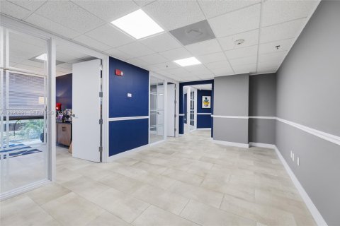 Commercial property in Fort Lauderdale, Florida № 2186985 - photo 26