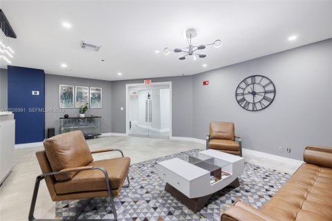 Commercial property in Fort Lauderdale, Florida № 2186985 - photo 3