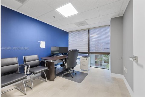 Commercial property in Fort Lauderdale, Florida № 2186985 - photo 29