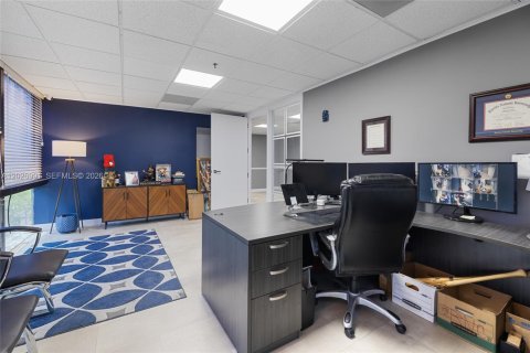 Commercial property in Fort Lauderdale, Florida № 2186985 - photo 30