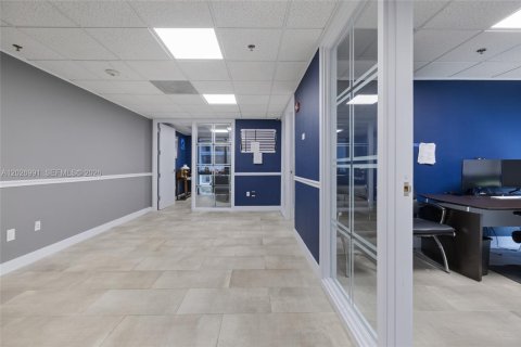 Commercial property in Fort Lauderdale, Florida № 2186985 - photo 27