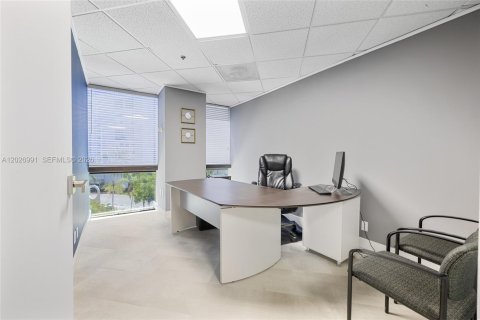 Commercial property in Fort Lauderdale, Florida № 2186985 - photo 23