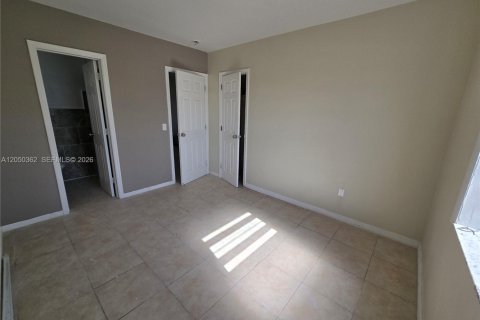 Villa ou maison à louer à Hallandale Beach, Floride: 1 chambre, 128.76 m2 № 2193517 - photo 2