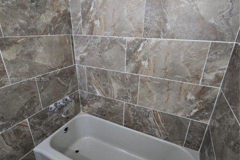 Villa ou maison à louer à Hallandale Beach, Floride: 1 chambre, 128.76 m2 № 2193517 - photo 7