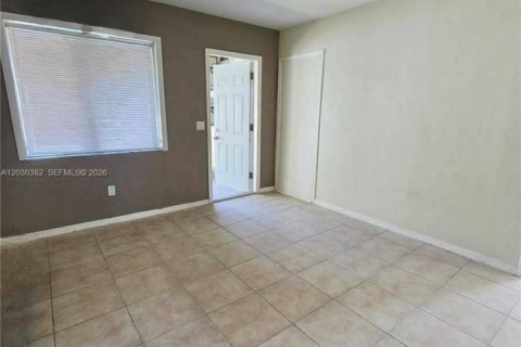 Villa ou maison à louer à Hallandale Beach, Floride: 1 chambre, 128.76 m2 № 2193517 - photo 16