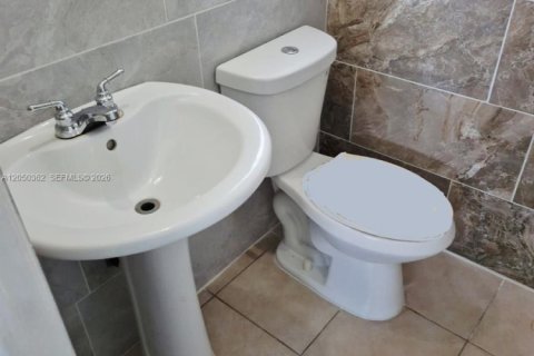Villa ou maison à louer à Hallandale Beach, Floride: 1 chambre, 128.76 m2 № 2193517 - photo 6