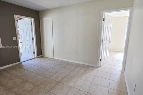 Villa ou maison à louer à Hallandale Beach, Floride: 1 chambre, 128.76 m2 № 2193517 - photo 5