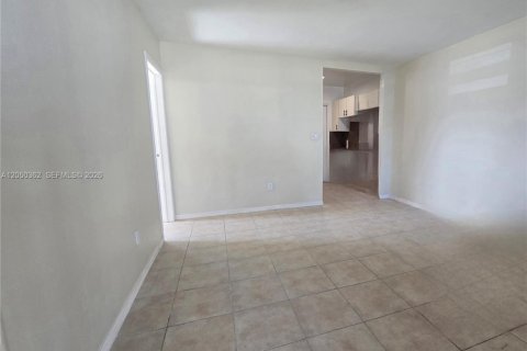 Villa ou maison à louer à Hallandale Beach, Floride: 1 chambre, 128.76 m2 № 2193517 - photo 11