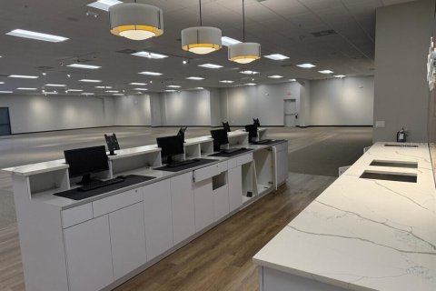 Commercial property in Edgewater, Florida 1254.18 sq.m. № 2222433 - photo 9