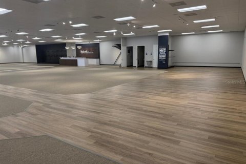 Commercial property in Edgewater, Florida 1254.18 sq.m. № 2222433 - photo 12