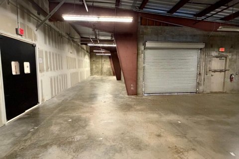 Commercial property in Edgewater, Florida 1254.18 sq.m. № 2222433 - photo 16