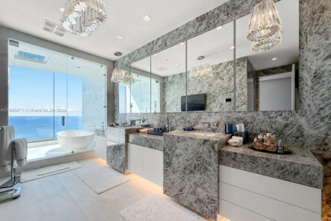 Condominio en venta en Sunny Isles Beach, Florida, 4 dormitorios, 373.56 m2 № 1948969 - foto 19