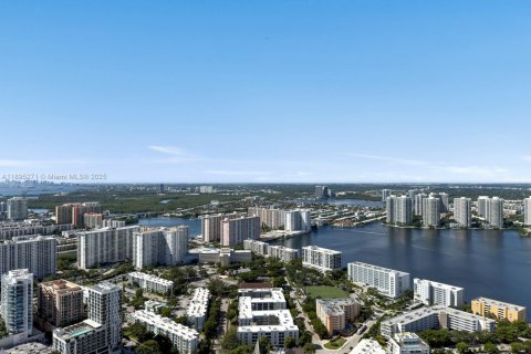 Condominio en venta en Sunny Isles Beach, Florida, 4 dormitorios, 373.56 m2 № 1948969 - foto 30