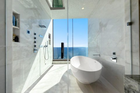 Condominio en venta en Sunny Isles Beach, Florida, 4 dormitorios, 373.56 m2 № 1948969 - foto 21