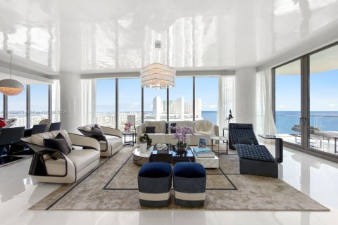 Condominio en Sunny Isles Beach, Florida, 4 dormitorios  № 1948969