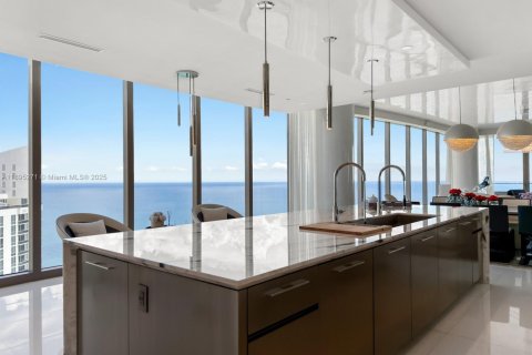 Condominio en venta en Sunny Isles Beach, Florida, 4 dormitorios, 373.56 m2 № 1948969 - foto 11