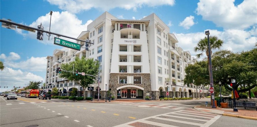 Condominio en Orlando, Florida, 2 dormitorios № 2197713