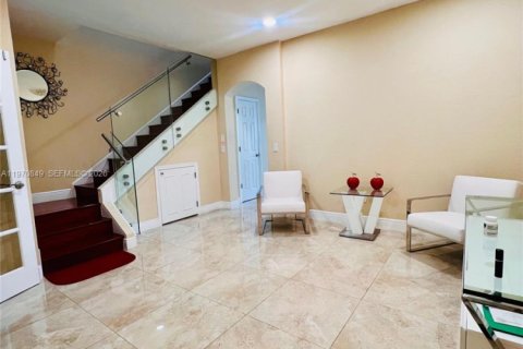 Кондоминиум с 3 спальнями в Мирамар, Флорида № 2032705