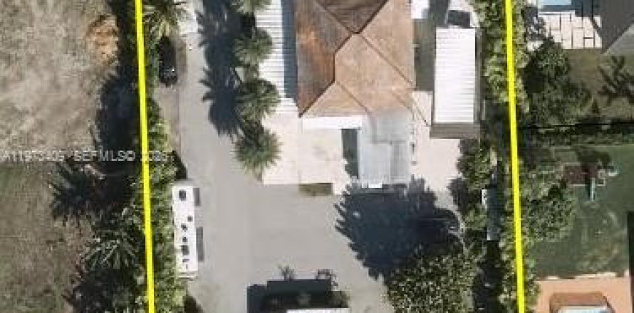 House in Miami, Florida 5 bedrooms, 288.83 sq.m. № 2040000