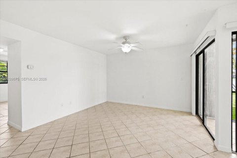 Condo in Homestead, Florida, 3 bedrooms № 2243316 - photo 8