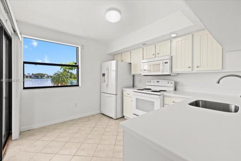 Condo in Homestead, Florida, 3 bedrooms № 2243316 - photo 9