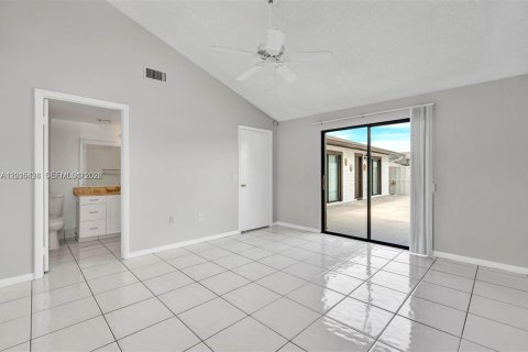 House in Boca Raton, Florida 3 bedrooms, 118.54 sq.m. № 2180451 - photo 14