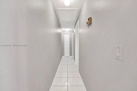 House in Boca Raton, Florida 3 bedrooms, 118.54 sq.m. № 2180451 - photo 13
