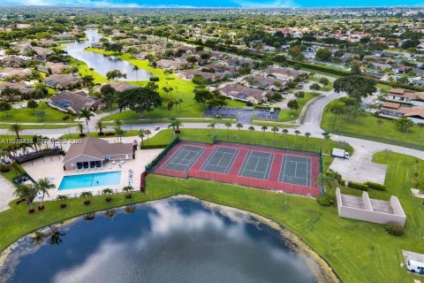 House in Boca Raton, Florida 3 bedrooms, 118.54 sq.m. № 2180451 - photo 29