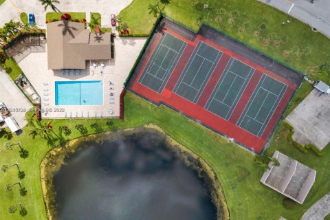 House in Boca Raton, Florida 3 bedrooms, 118.54 sq.m. № 2180451 - photo 28