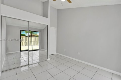 House in Boca Raton, Florida 3 bedrooms, 118.54 sq.m. № 2180451 - photo 24