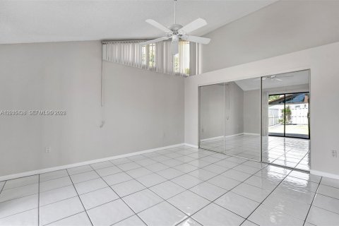 House in Boca Raton, Florida 3 bedrooms, 118.54 sq.m. № 2180451 - photo 16
