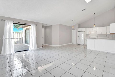 House in Boca Raton, Florida 3 bedrooms, 118.54 sq.m. № 2180451 - photo 6