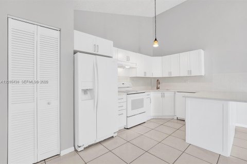 House in Boca Raton, Florida 3 bedrooms, 118.54 sq.m. № 2180451 - photo 8