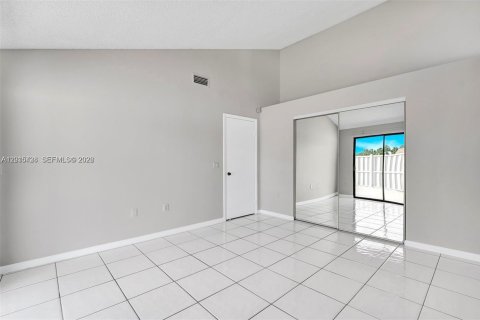 House in Boca Raton, Florida 3 bedrooms, 118.54 sq.m. № 2180451 - photo 20