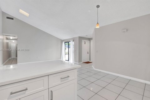 House in Boca Raton, Florida 3 bedrooms, 118.54 sq.m. № 2180451 - photo 11
