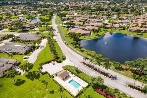 House in Boca Raton, Florida 3 bedrooms, 118.54 sq.m. № 2180451 - photo 27