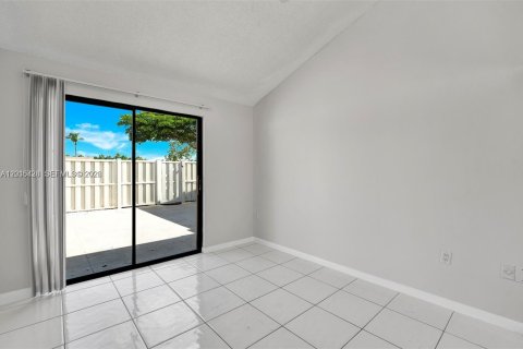 House in Boca Raton, Florida 3 bedrooms, 118.54 sq.m. № 2180451 - photo 23
