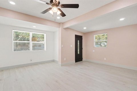 House in Ocala, Florida 3 bedrooms, 141.95 sq.m. № 2204874 - photo 6