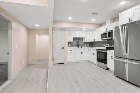 House in Ocala, Florida 3 bedrooms, 141.95 sq.m. № 2204874 - photo 9
