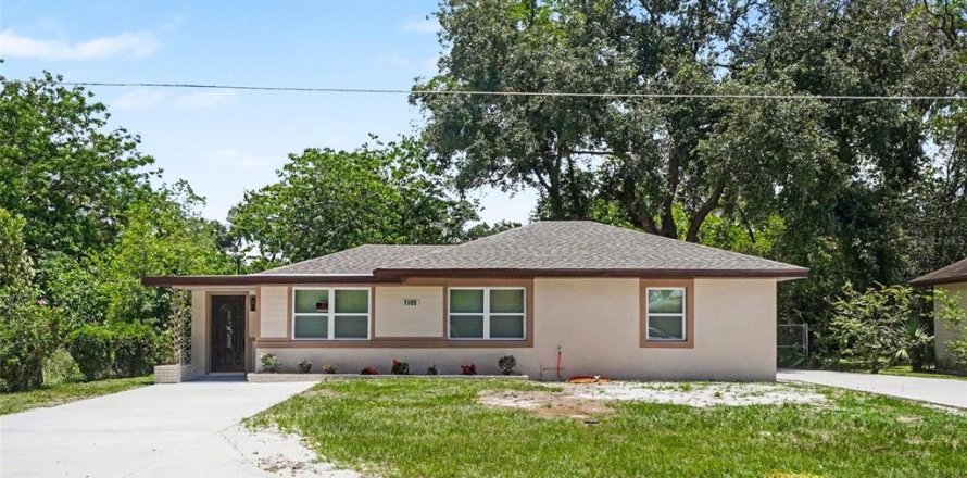 House in Ocala, Florida 3 bedrooms, 141.95 sq.m. № 2204874