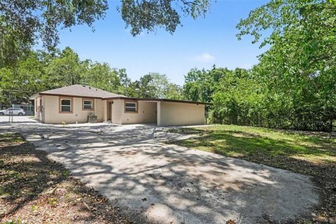 House in Ocala, Florida 3 bedrooms, 141.95 sq.m. № 2204874 - photo 2